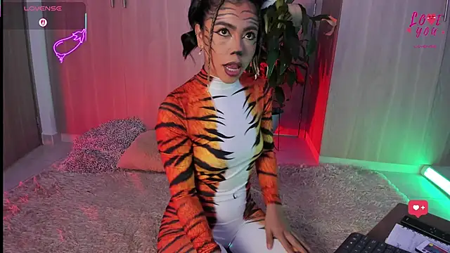 AndreaVelasco online show from March 27, 6:18 pm