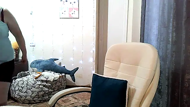 EmiliaLooo online show from April 23, 12:29 pm