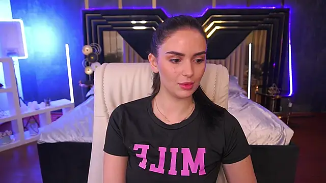 Snapshot of MilashaLovely chatting on October 17, 6:05 am MilashaLovely online show from October 17, 6:05 am