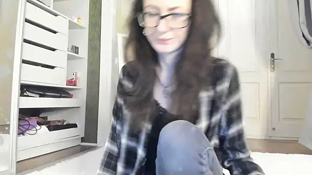 Baby Jewel online show from December 6, 9:32 am