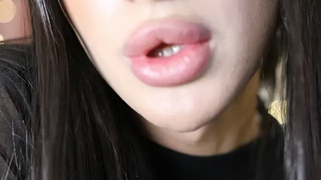 Kim Oberlin  online show from January 31, 11:35 am