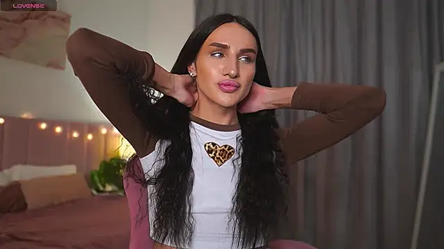 Kim Oberlin  online show from February 25, 10:37 am