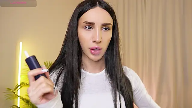 Kim Oberlin  online show from November 29, 4:32 pm