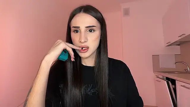 Kim Oberlin  online show from April 22, 2:07 pm