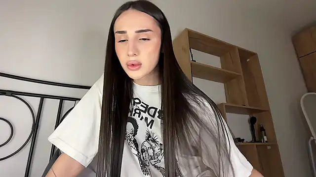 Kim Oberlin  online show from April 24, 12:07 pm