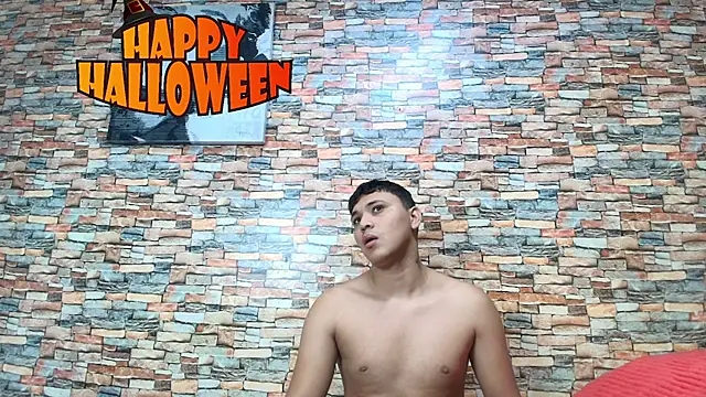 Snapshot of couple_lovelyds chatting on October 31, 1:45 pm couple lovelyds online show from October 31, 1:45 pm