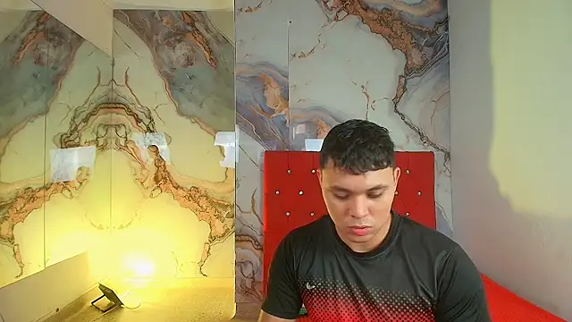 Snapshot of couple_lovelyds chatting on December 13, 9:09 pm couple lovelyds online show from December 13, 9:09 pm