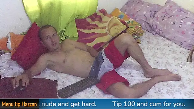 Snapshot of yazforeSolo chatting on January 13, 8:26 pm yazforeSolo online show from January 13, 8:26 pm