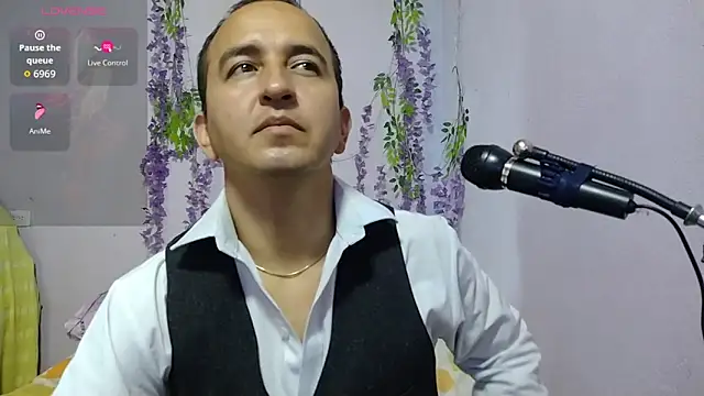 Snapshot of yazforeSolo chatting on September 17, 2:41 pm yazforeSolo online show from September 17, 2:41 pm