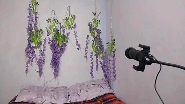 Snapshot of yazforeSolo chatting on September 22, 2:08 pm yazforeSolo online show from September 22, 2:08 pm