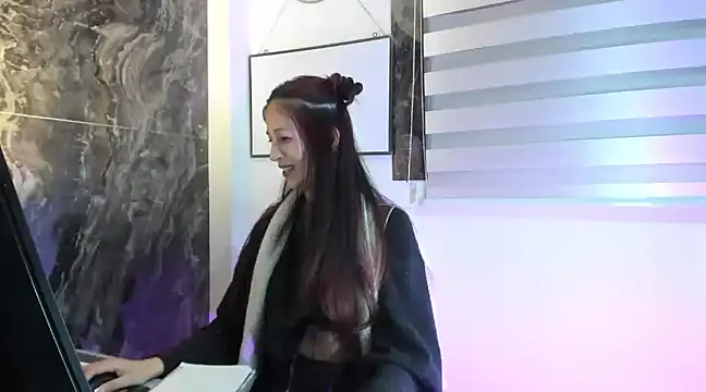 Snapshot of catt_evans1 chatting on December 6, 11:47 pm catt evans1 online show from December 6, 11:47 pm