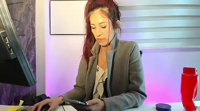 Snapshot of catt_evans1 chatting on December 10, 1:43 am catt evans1 online show from December 10, 1:43 am