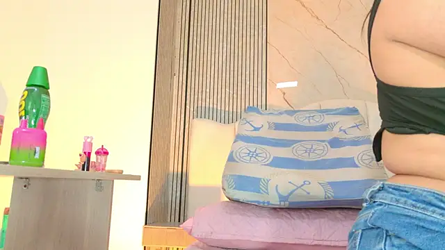 Sofia martiin online show from April 1, 3:18 am