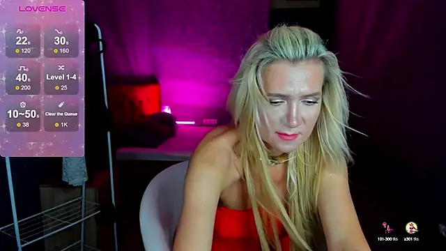 Snapshot of Luna__Lewis chatting on December 4, 8:23 am Luna Lewis online show from December 4, 8:23 am