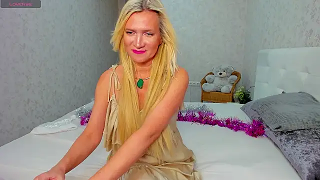 Snapshot of Luna__Lewis chatting on December 27, 8:24 am Luna Lewis online show from December 27, 8:24 am