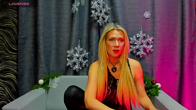 Snapshot of Luna__Lewis chatting on December 30, 8:32 am Luna Lewis online show from December 30, 8:32 am