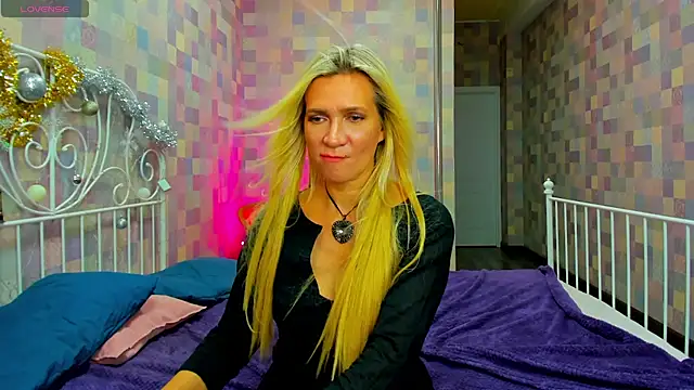 Snapshot of Luna__Lewis chatting on January 7, 2:08 pm Luna Lewis online show from January 7, 2:08 pm