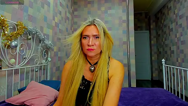 Snapshot of Luna__Lewis chatting on January 8, 8:06 am Luna Lewis online show from January 8, 8:06 am