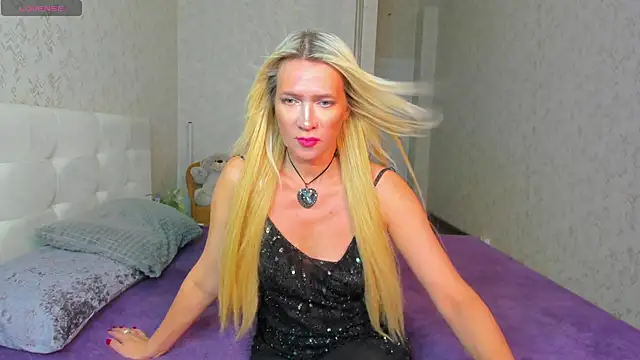 Snapshot of Luna__Lewis chatting on January 18, 8:20 am Luna Lewis online show from January 18, 8:20 am