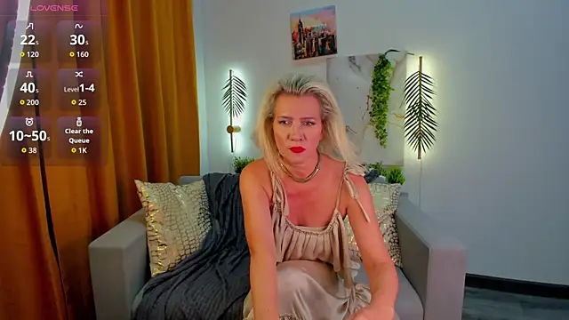 Snapshot of Luna__Lewis chatting on September 18, 8:05 am Luna Lewis online show from September 18, 8:05 am