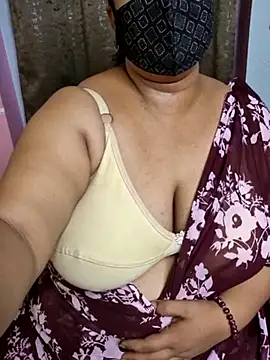 Snapshot of Cute_Bellaa chatting on March 12, 5:13 am Cute Bellaa online show from March 12, 5:13 am