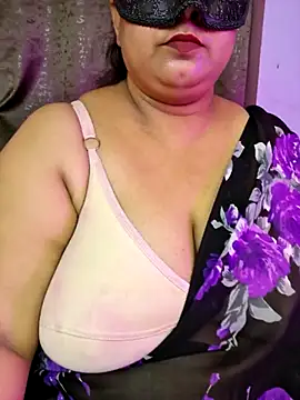 Snapshot of Cute_Bellaa chatting on March 22, 10:06 am Cute Bellaa online show from March 22, 10:06 am