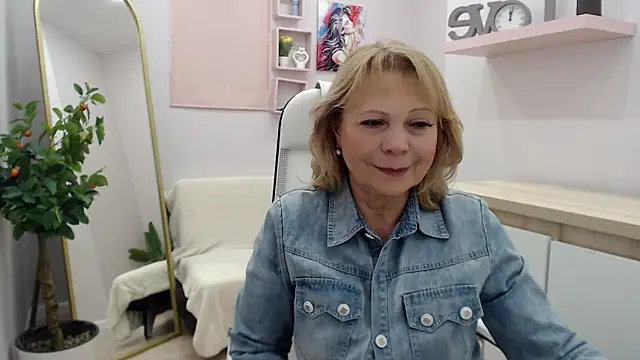 Milla Cutie18 online show from February 26, 12:14 pm