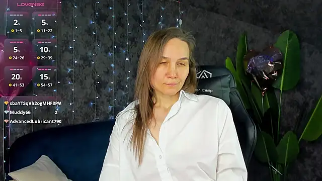 Lillian White online show from March 8, 2:04 am