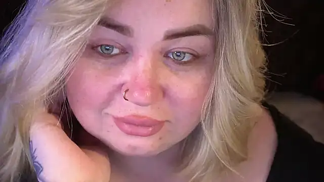 ZaraReignn online show from April 21, 2:51 am