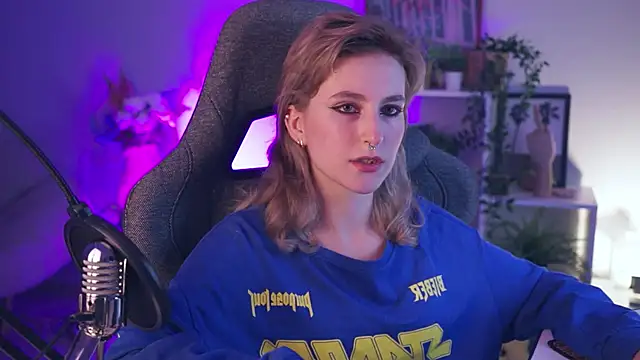 LuxRayi online show from December 8, 7:11 pm