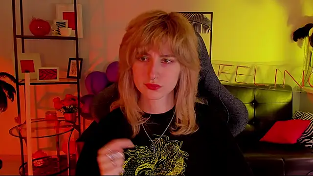 LuxRayi online show from January 6, 2:47 pm