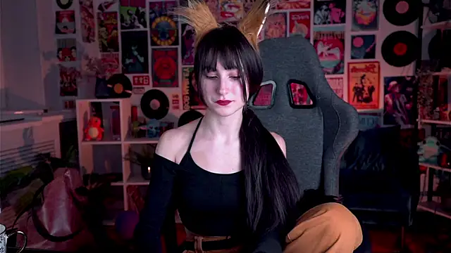 LuxRayi online show from February 1, 6:08 pm