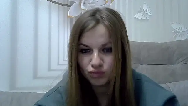 Snapshot of TinaFun4u chatting on February 4, 2:39 am TinaFun4u online show from February 4, 2:39 am