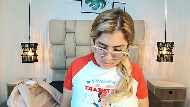 AdharaSmithh online show from June 5, 7:30 pm