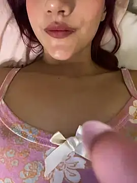Snapshot of Itscaroline__ chatting on March 8, 4:01 am Itscaroline online show from March 8, 4:01 am