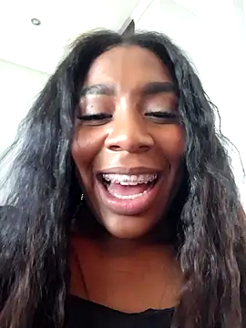 Snapshot of KloheCurvy chatting on December 11, 5:48 pm KloheCurvy online show from December 11, 5:48 pm