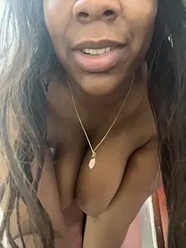 KloheCurvy online show from November 11, 12:05 pm