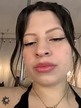 Snapshot of ShyVibes_ chatting on January 18, 3:59 pm ShyVibes  online show from January 18, 3:59 pm