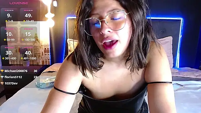 Snapshot of ShyVibes_ chatting on January 29, 10:01 pm ShyVibes  online show from January 29, 10:01 pm