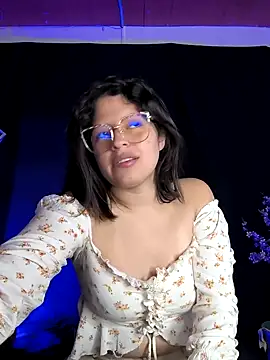 Snapshot of ShyVibes_ chatting on February 1, 10:23 pm ShyVibes  online show from February 1, 10:23 pm
