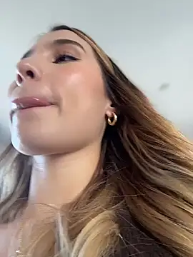 SophieRaily  online show from January 6, 8:45 pm