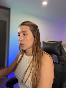 SophieRaily  online show from March 5, 10:50 pm