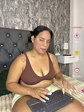 Snapshot of Violetrousse chatting on July 30, 5:12 pm Violetrousse online show from July 30, 5:12 pm