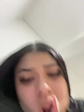Snapshot of alissonfernandez_ chatting on January 10, 11:11 am alissonfernandez online show from January 10, 11:11 am