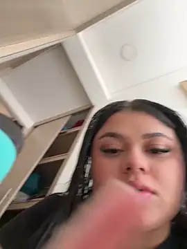 Snapshot of alissonfernandez_ chatting on January 16, 2:51 pm alissonfernandez online show from January 16, 2:51 pm
