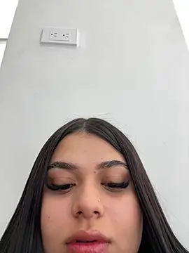 Snapshot of alissonfernandez_ chatting on January 16, 5:55 pm alissonfernandez online show from January 16, 5:55 pm