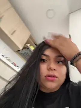 Snapshot of alissonfernandez_ chatting on January 30, 4:02 pm alissonfernandez online show from January 30, 4:02 pm