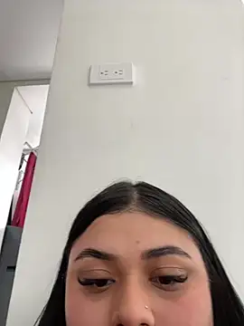 Snapshot of alissonfernandez_ chatting on February 1, 5:16 pm alissonfernandez online show from February 1, 5:16 pm