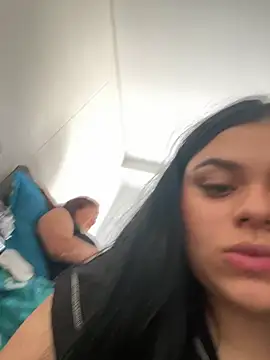 Snapshot of alissonfernandez_ chatting on February 2, 9:02 pm alissonfernandez online show from February 2, 9:02 pm