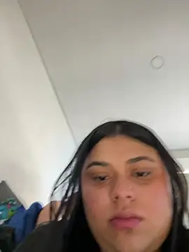 Snapshot of alissonfernandez_ chatting on February 7, 1:43 pm alissonfernandez online show from February 7, 1:43 pm